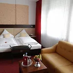 Cascade Superior 3* Dusseldorf